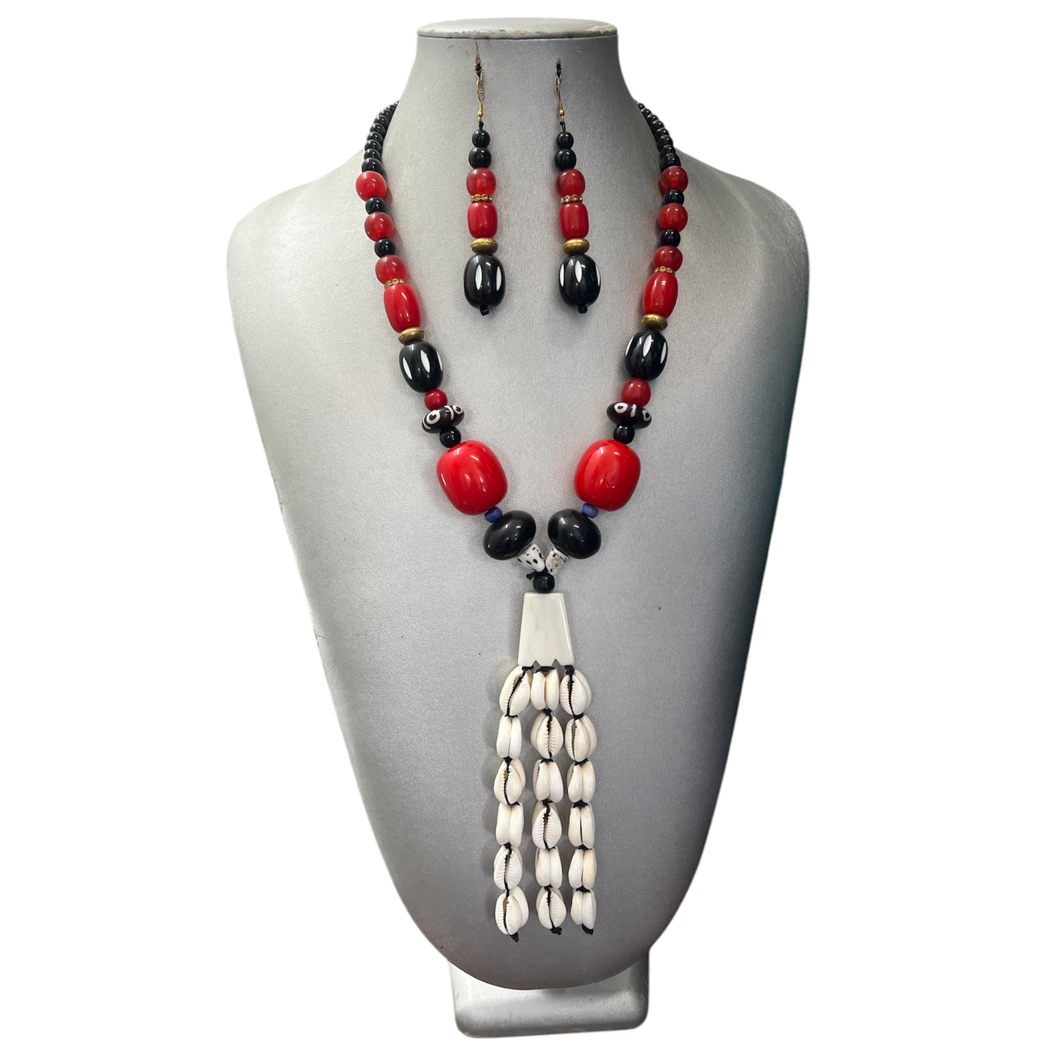 Women's Cowrie Shell Pendant Necklace with Colorful Stones