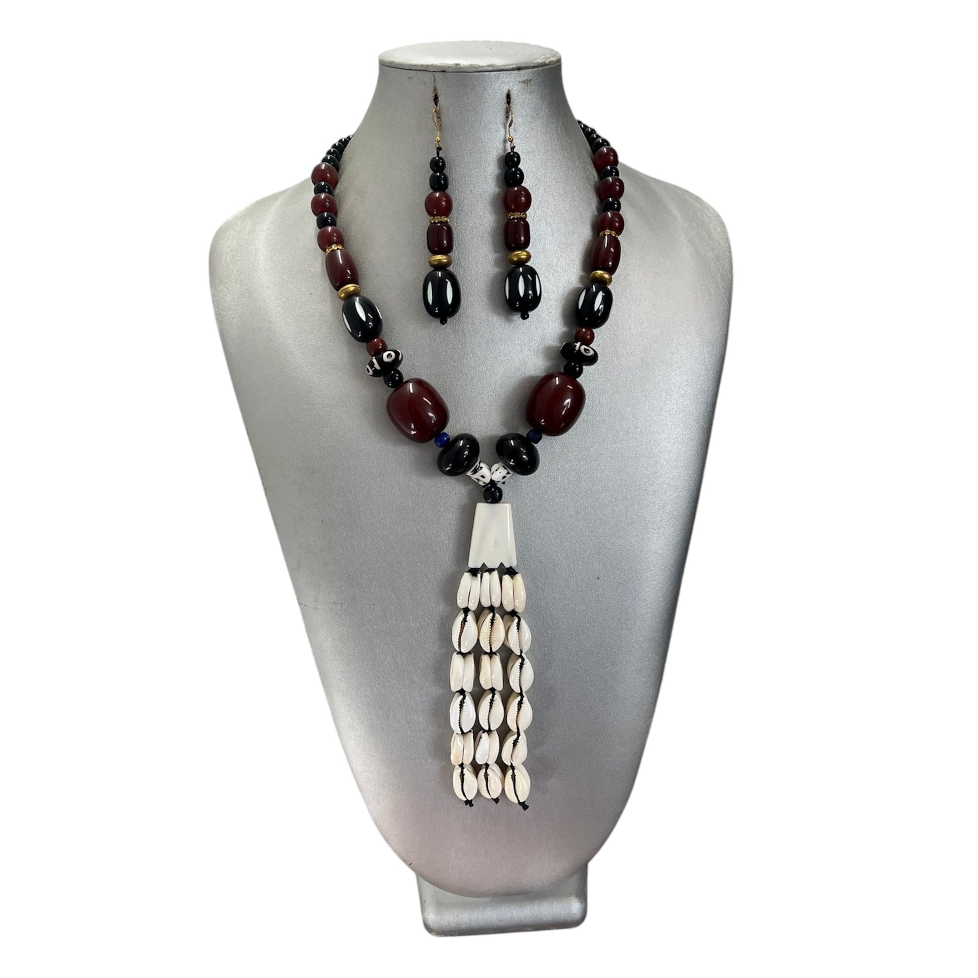 Women's Cowrie Shell Pendant Necklace with Colorful Stones