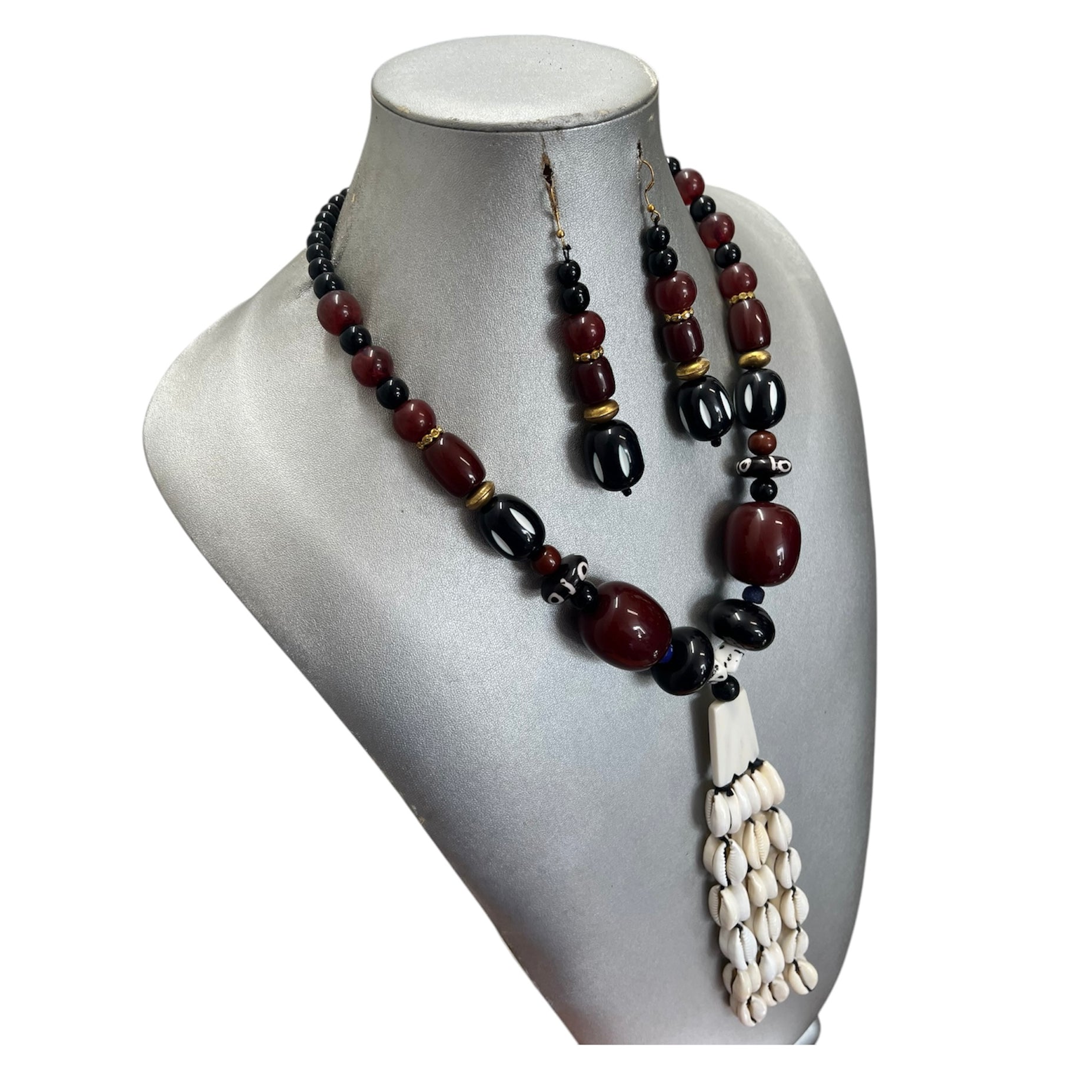 Women's Cowrie Shell Pendant Necklace with Colorful Stones