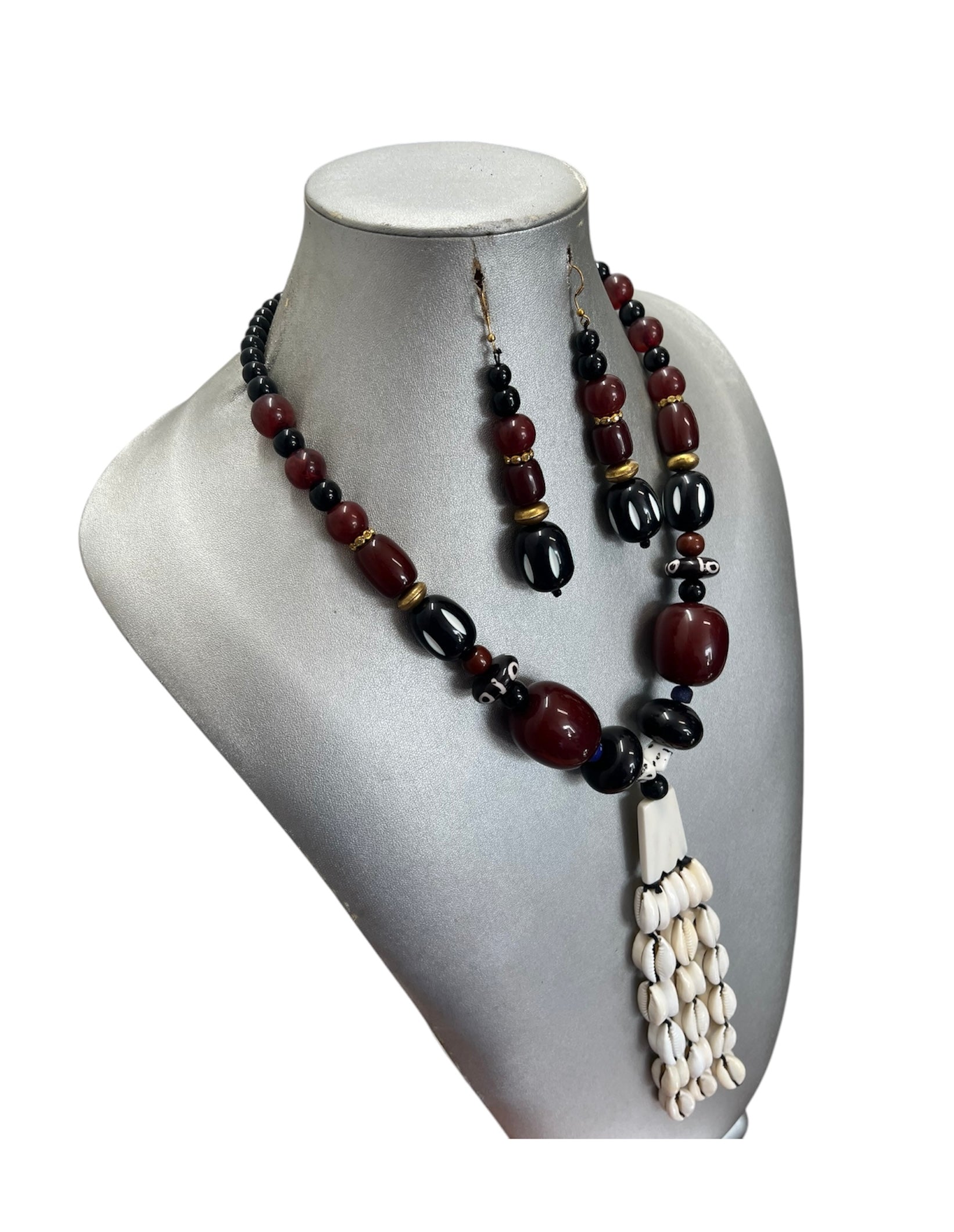 Women's Cowrie Shell Pendant Necklace with Colorful Stones