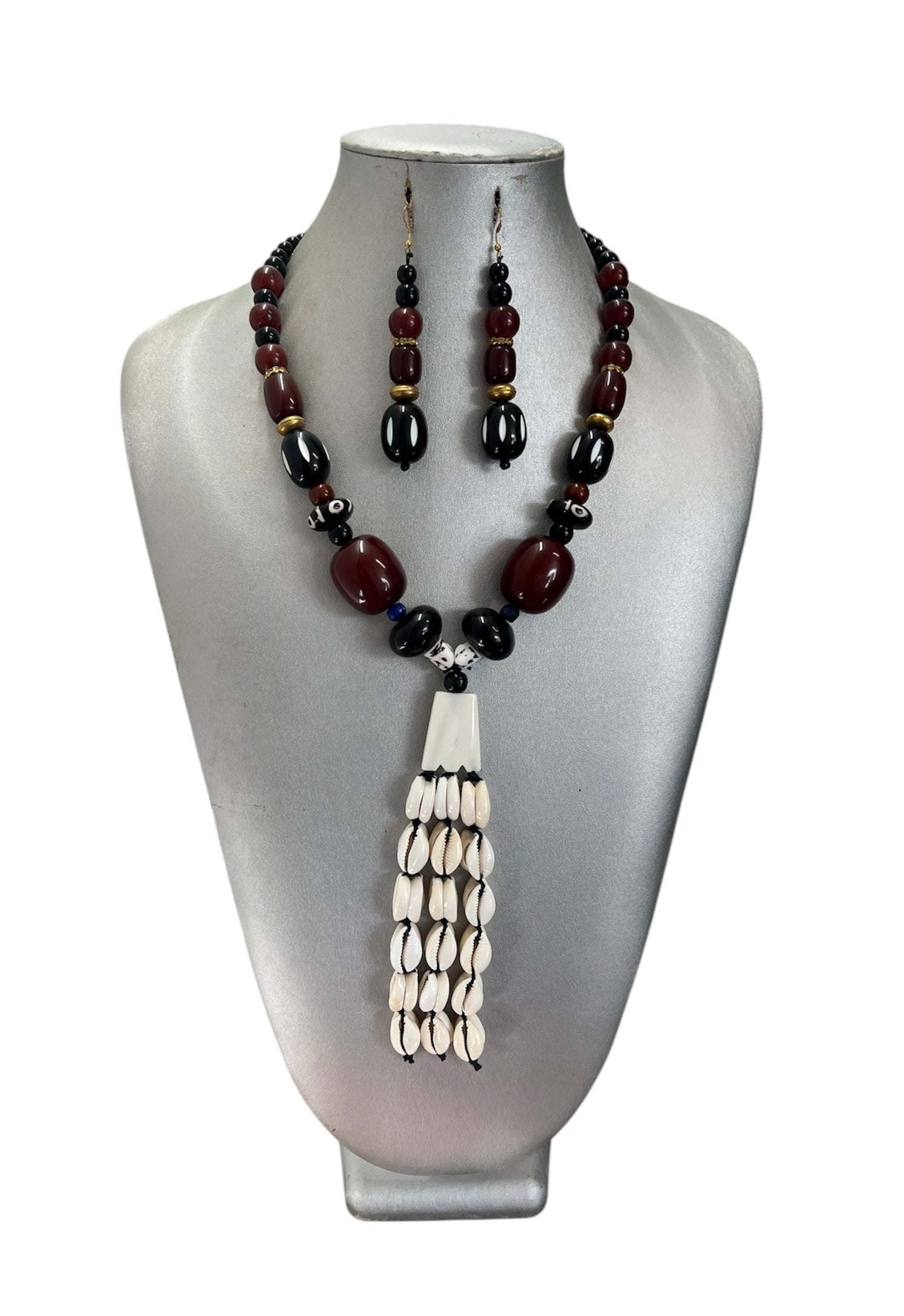 Women's Cowrie Shell Pendant Necklace with Colorful Stones