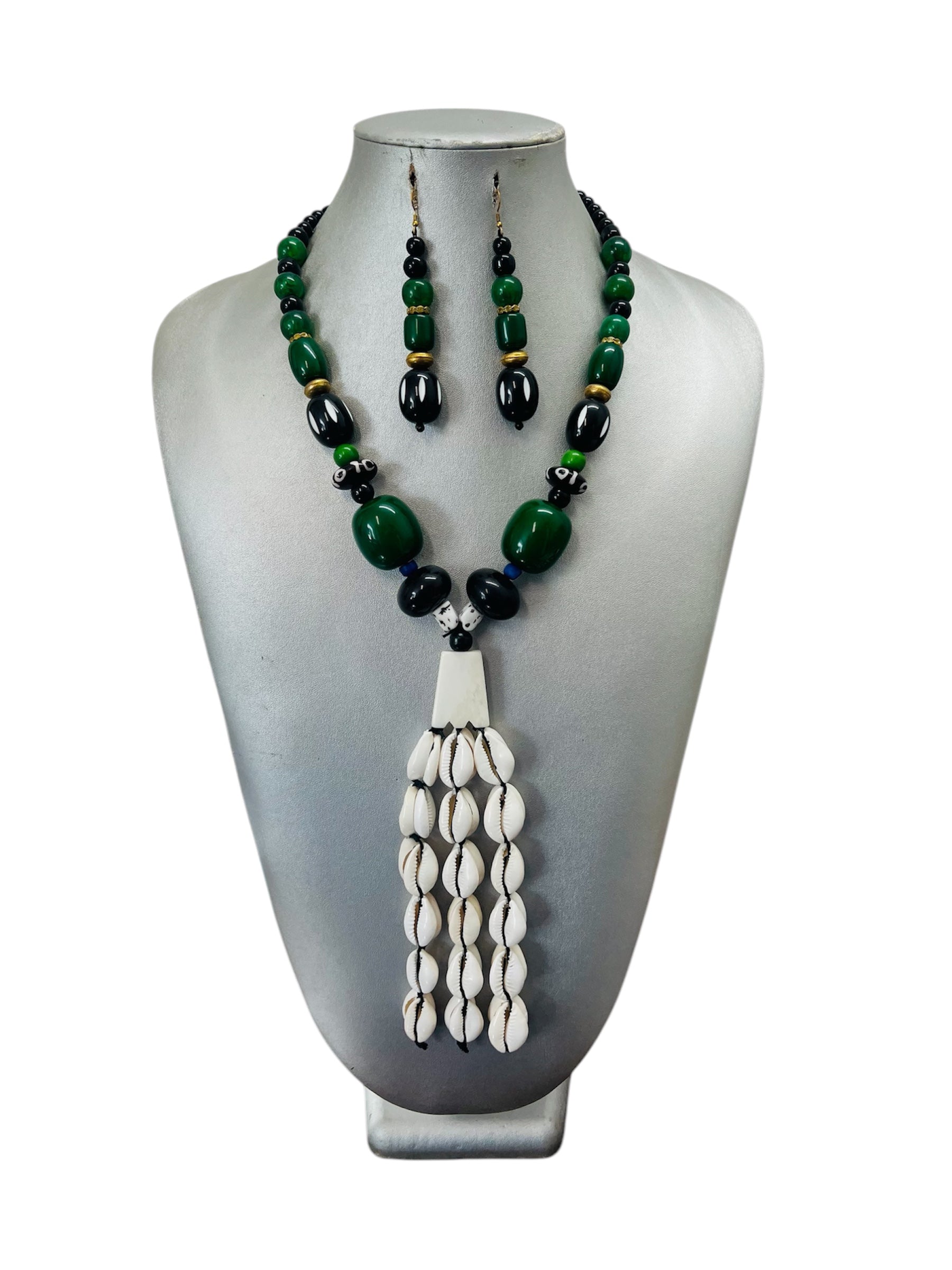 Women's Cowrie Shell Pendant Necklace with Colorful Stones